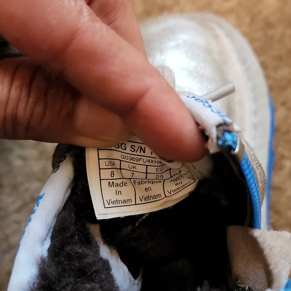 UGG Kids Kisses Neumel Zipper Boots - Picture 12 of 12